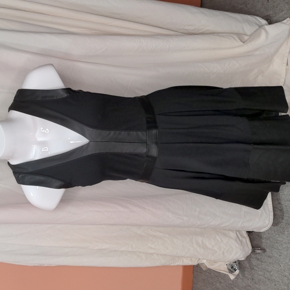 Stefanel Black Sleeveless V-Neck Dress Faux Leather Stitched Panels - Picture 6 of 12